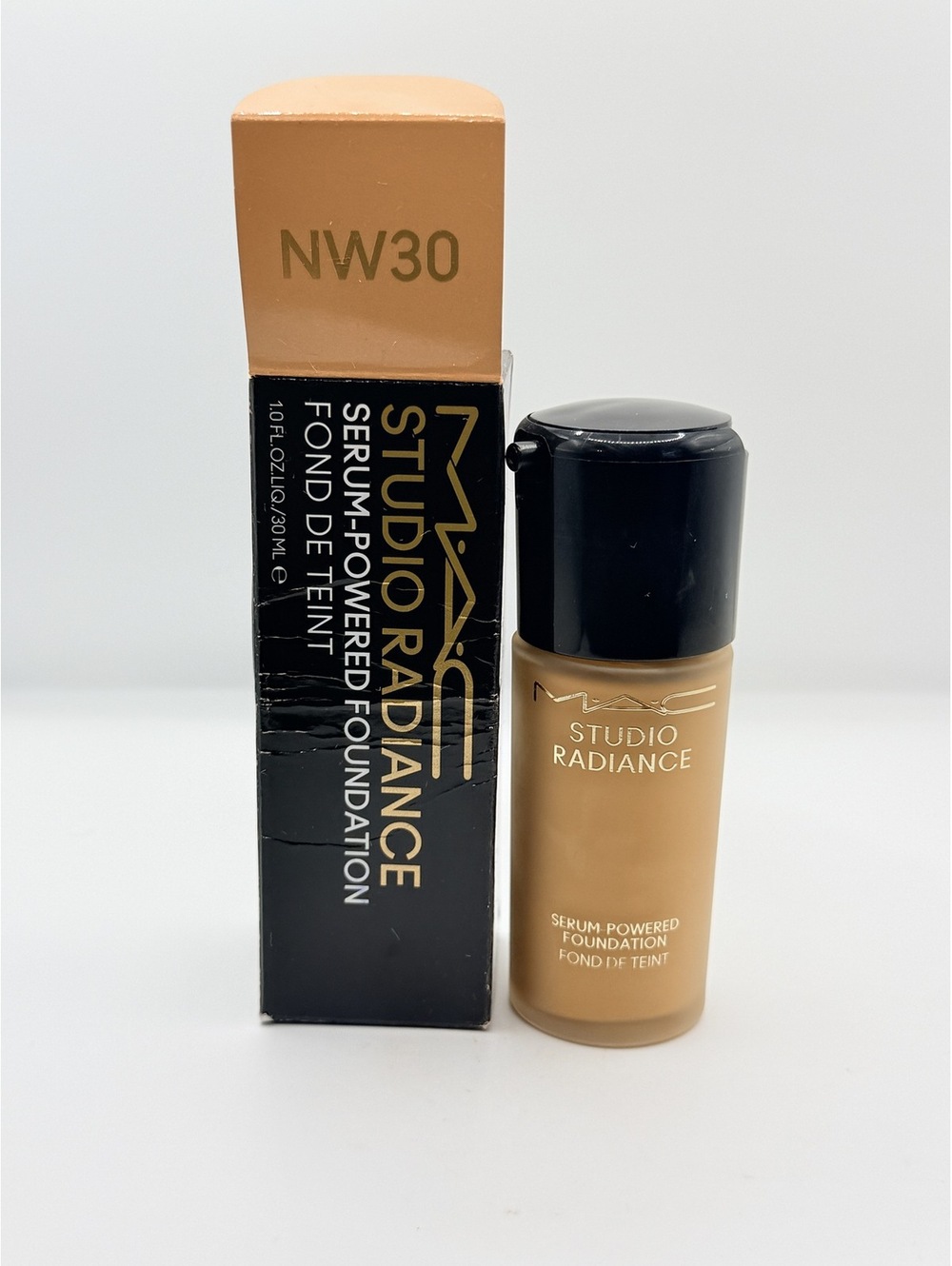 MAC Studio Radiance Foundation NW30